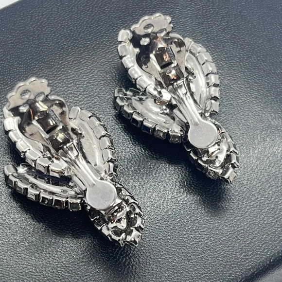 Stunning blue and clear rhinestone sparkly dangle clip on silver tone earrings - Picture 9 of 16